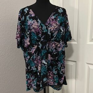 Torrid Floral V-Neck Women's Top with Black, Purple, Teal - Size 3 / 3X